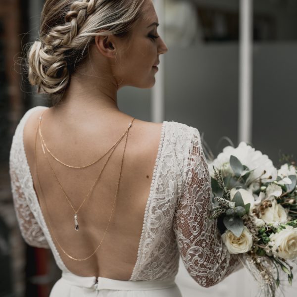 collier de mariage avec goutte en cristal pour robe dos nu