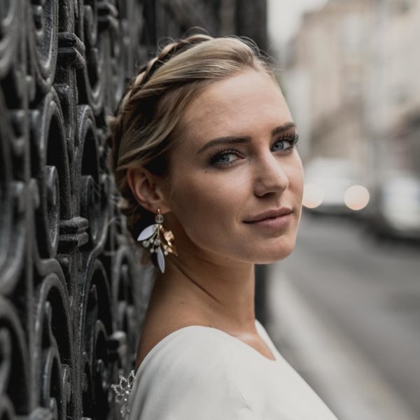 boucles d'oreilles longues avec feuille dorée pour mariée