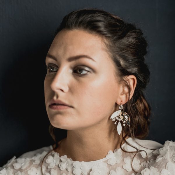 boucles d'oreilles longues avec feuille dorée pour mariée