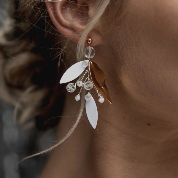 boucles d'oreilles longues avec feuille dorée pour mariée