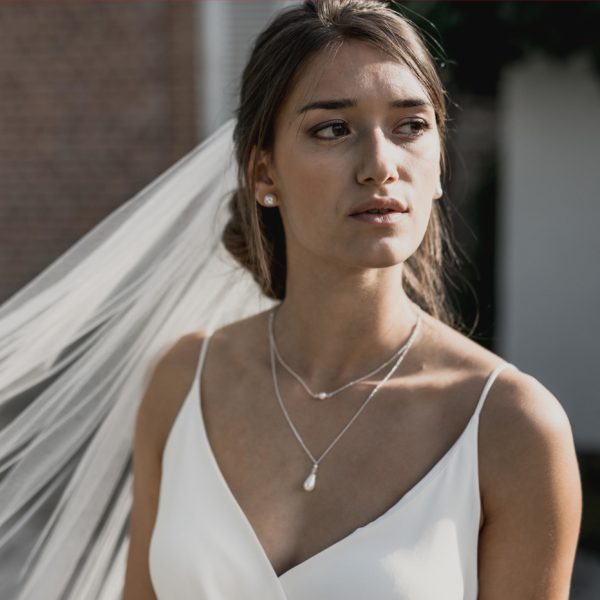 collier de mariage pendant avec une goutte en perle