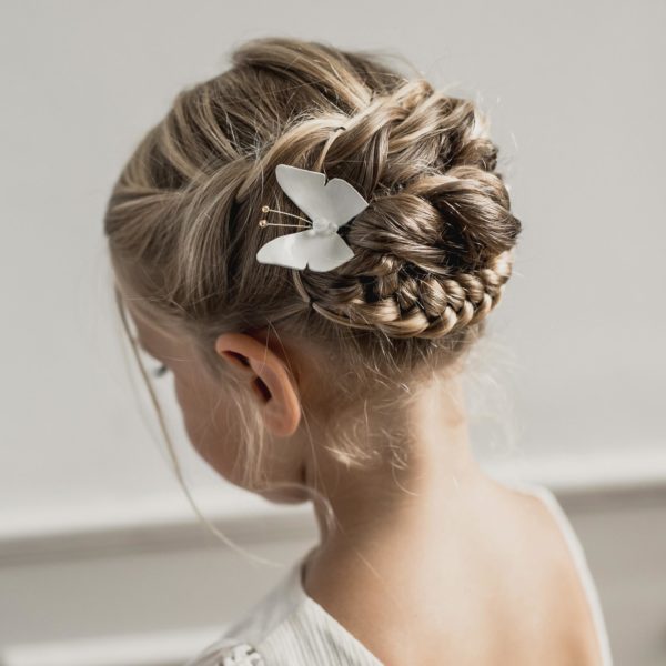 accessoire de mariage avec des perles et des papillons pour coiffure de mariée