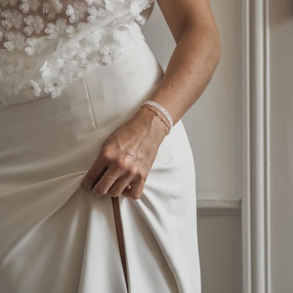 bracelet de mariée en dentelle et fines perles pour mariage romantique et bohème