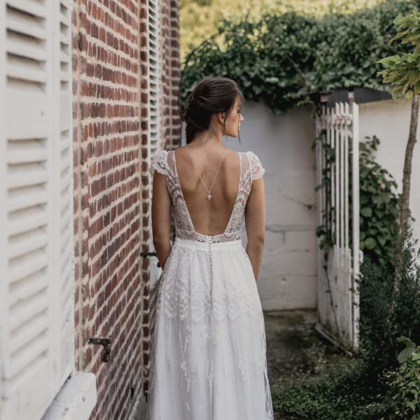 collier de mariage pour robe de mariée dos nu avec des perles