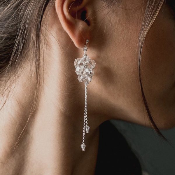 boucles d'oreilles de mariage longues en cristal en forme de grappe