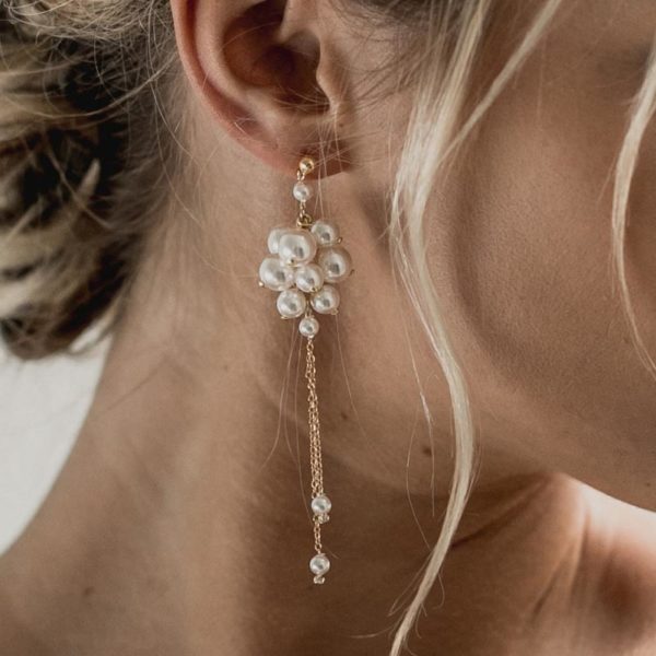 boucles d'oreilles de mariage longues en perles en forme de grappe