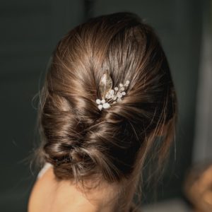 bijou de cheveux mariage en perle et feuille dorée pour coiffure de mariée