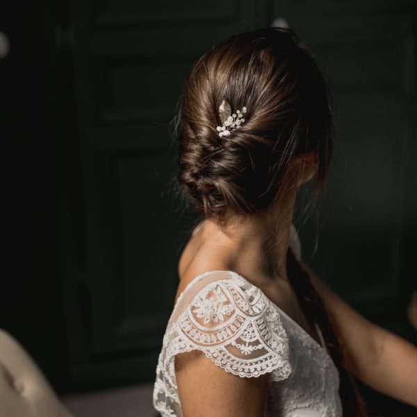 bijou de cheveux pour coiffure de mariage avec feuille dorée et perles