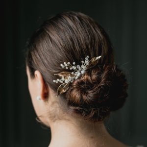 peigne de mariage en perle et feuille dorée pour coiffure de mariée