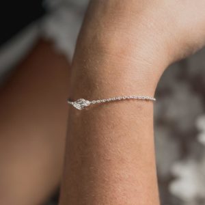 bracelet de mariage simple et fin en perle et cristal