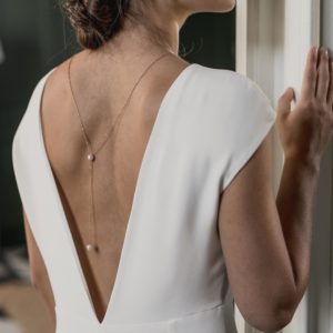 collier de mariage en perle pour robe dos nu