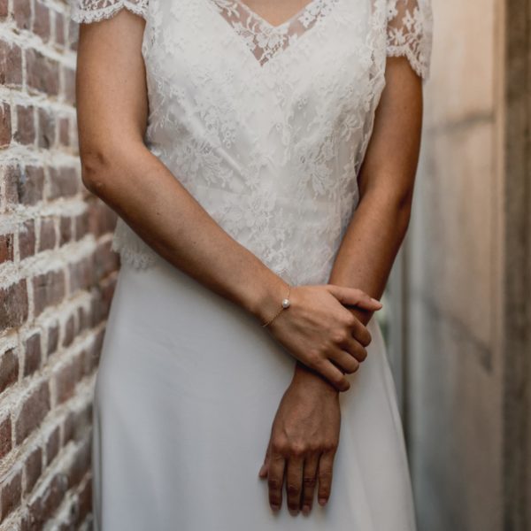 bracelet de mariage avec une perle baroque fin et simple