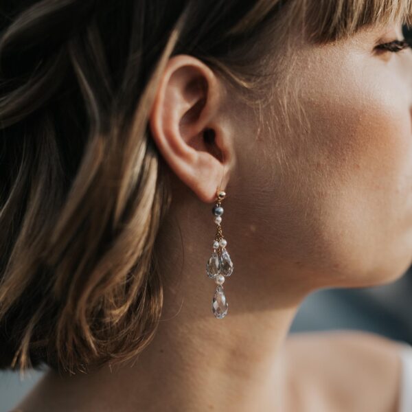 boucles d'oreilles en gouttes de cristal bleu et perle, quelque chose de bleu