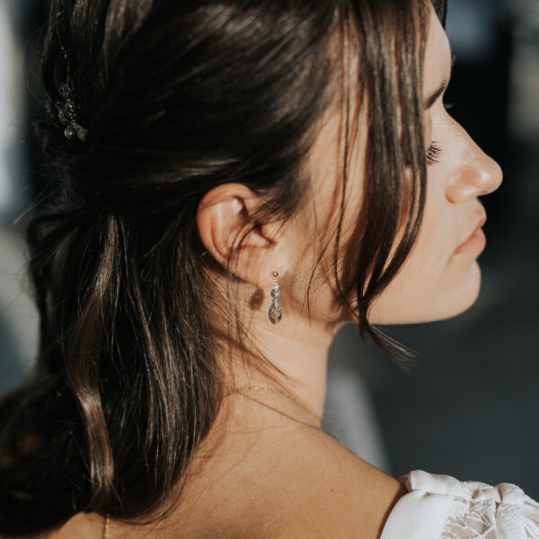 boucles d'oreilles en gouttes de cristal bleu et perle, quelque chose de bleu