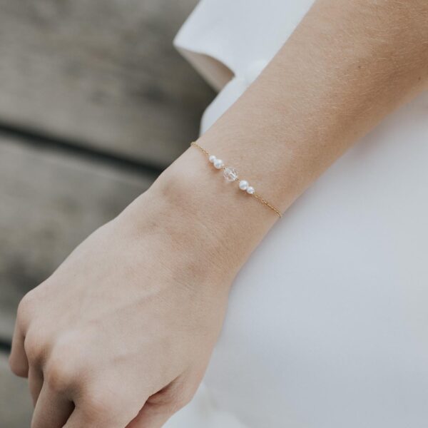 bracelet de mariage fin et simple en cristal avec des perles