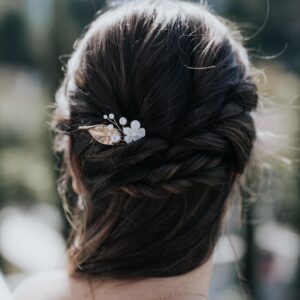 epingle à cheveu pour coiffure de mariage avec des perles, feuille dorée et perle de porcelaine