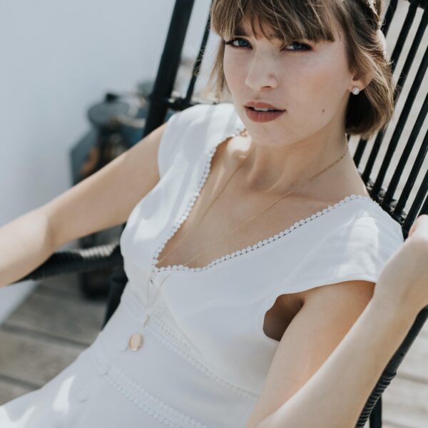 collier dos nu pour robe de mariée dos nu avec médaillon photo