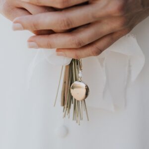 bijou medaillon photo pour bouquet de mariée avec des perles