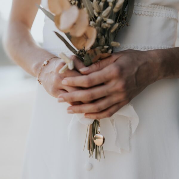 bijou medaillon photo pour bouquet de mariée avec des perles