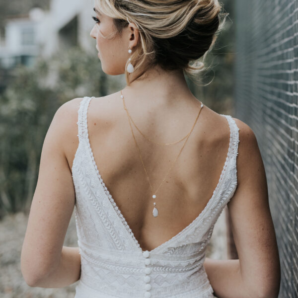 bijou de mariage avec une goutte et des perles pour robes de mariées dos nus