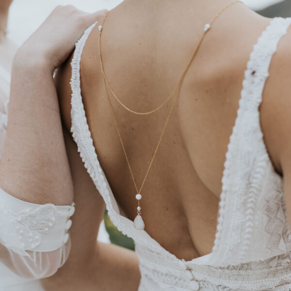 bijou de mariage avec une goutte et des perles pour robes de mariées dos nus