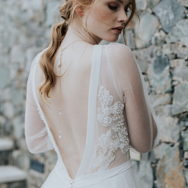 bijou de mariage avec une goutte et des perles pour robes de mariées dos nus