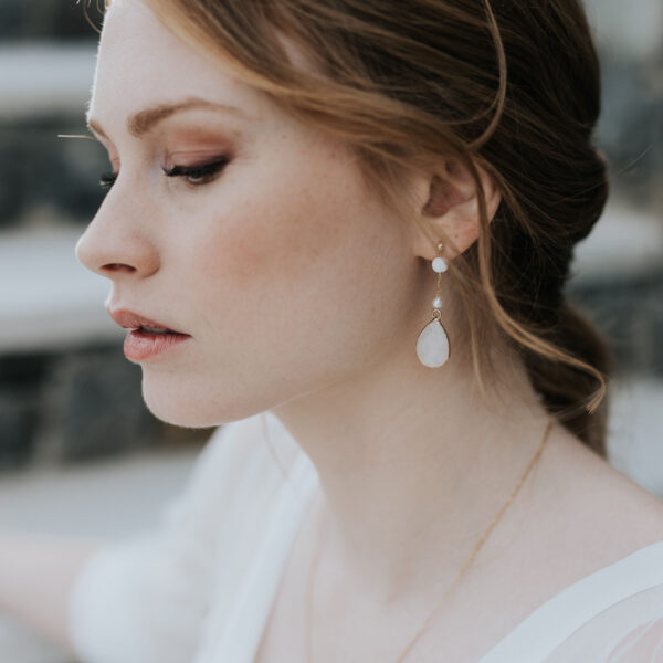 boucles d'oreilles de mariée avec goutte. bijou de mariage.