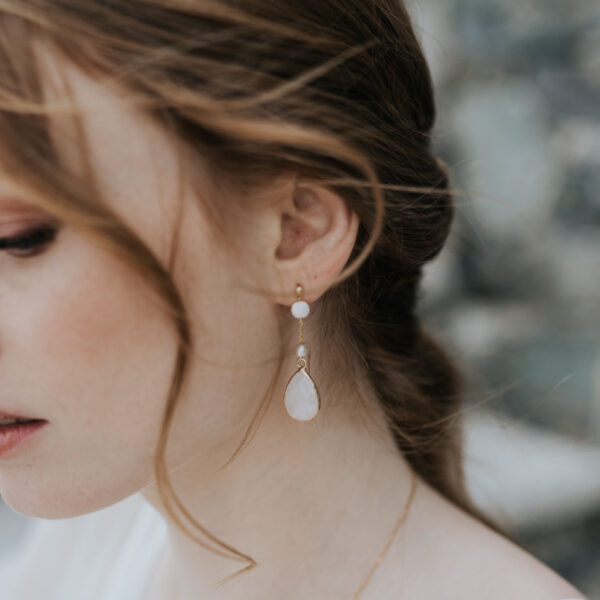 boucles d'oreilles de mariée avec goutte. bijou de mariage.