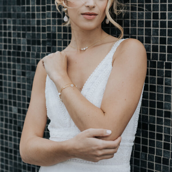 Bracelet de mariée, bijou de mariage en perles montées sur une chaine