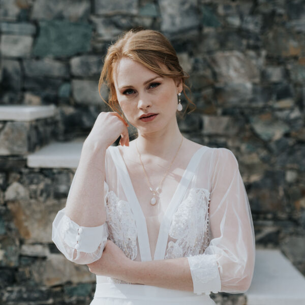 bijou de mariage, collier de mariée pendant devant avec goutte et perles.