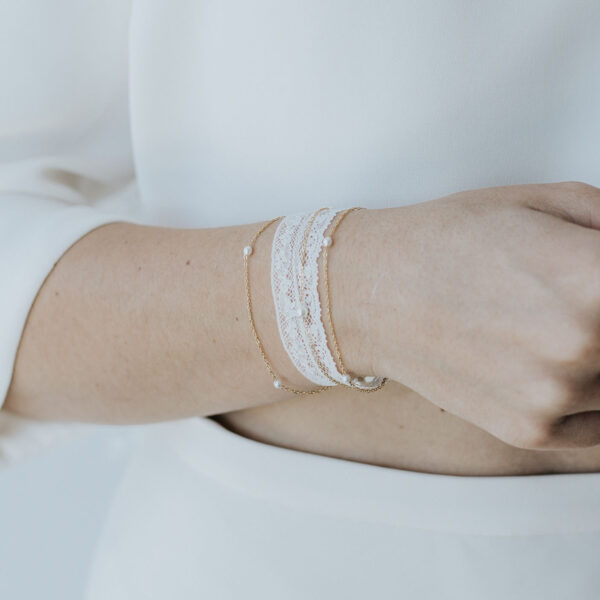 bracelet de mariage en dentelle de Valencienne et chaines perlées