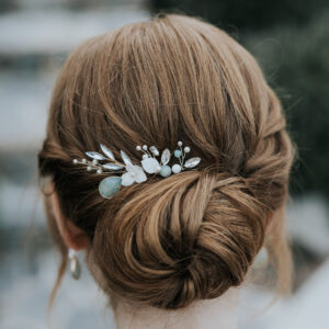 bijou de mariage pour coiffure de mariée. Epingles à chignon effet peigne en porcelaine et perle amazonite.