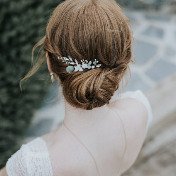 bijou de mariage pour coiffure de mariée. Epingles à chignon effet peigne en porcelaine et perle amazonite.