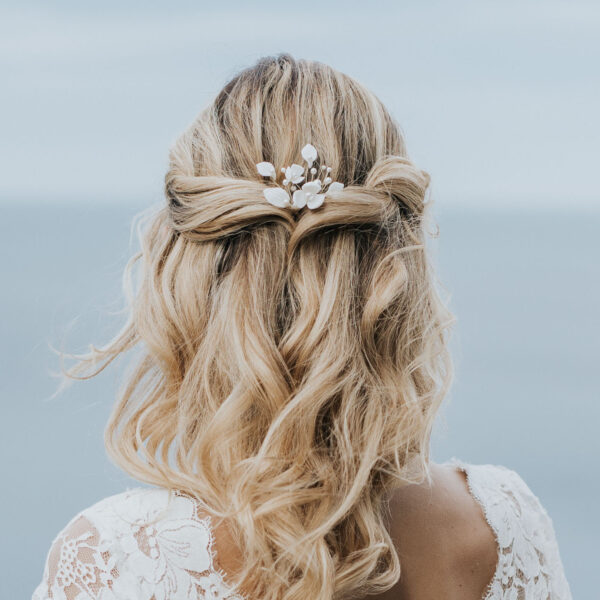 Epingles à cheveux pour coiffure de mariée. Bijou de mariage en porcelaine et perle.