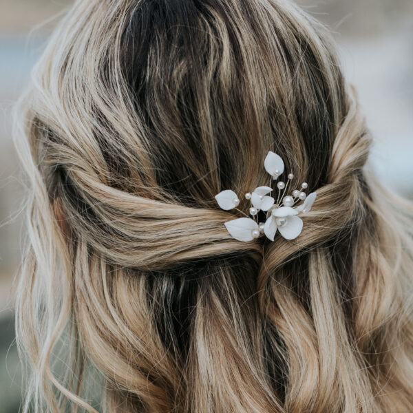 Epingles à cheveux pour coiffure de mariée. Bijou de mariage en porcelaine et perle.