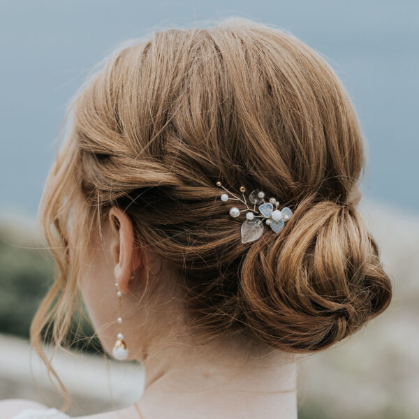 bijoux de cheveux pour coiffure de mariée. Epingles perlées, effet peigne.