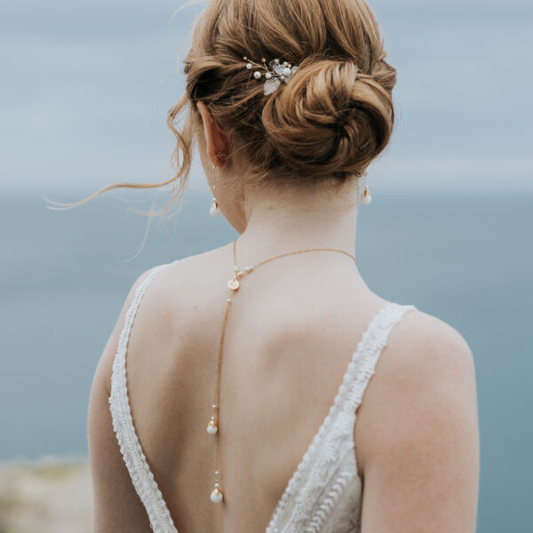 bijoux de cheveux pour coiffure de mariée. Epingles perlées, effet peigne.