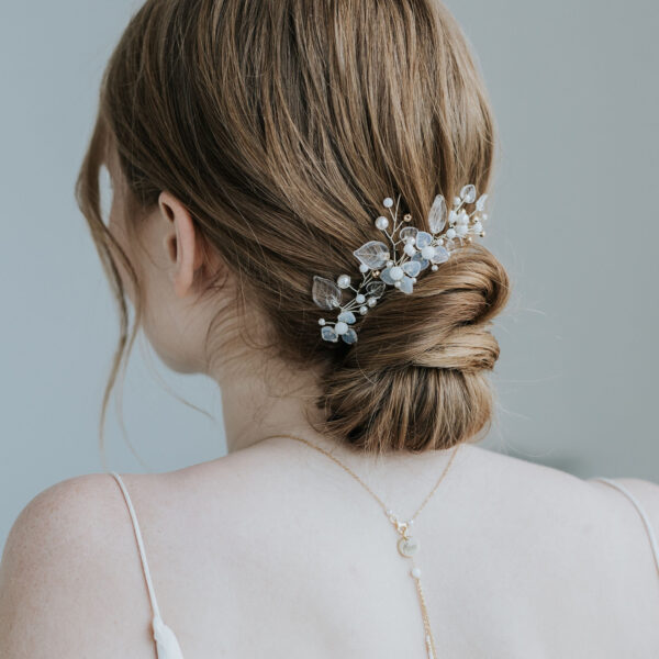bijoux de cheveux pour coiffure de mariée. Epingles perlées, effet peigne.
