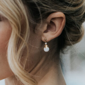 bijou pour la mariée, boucles d'oreilles courtes en perle et perle de porcelaine