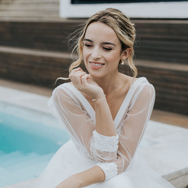 bijou de mariage, bracelet de mariée fin et élégant en perle de porcelaine et perle nacrées