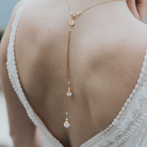 bijou de dos pour robe de mariée dos nu avec deux pendants en perle de porcelaine