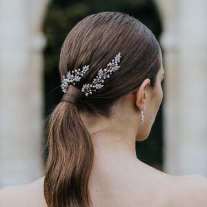 KATE- Bijoux de mariage Hélène Ripoll, bijou de cheveu monté sur épingle pour coiffure de mariée. Perles nacrées et feuille en cristal.