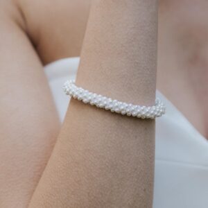 KURT - Bijoux de mariage Hélène Ripoll, bracelet rang de perles large en perles nacrée.