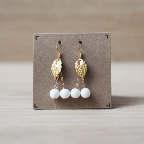 boucles d'oreilles cerises blanches