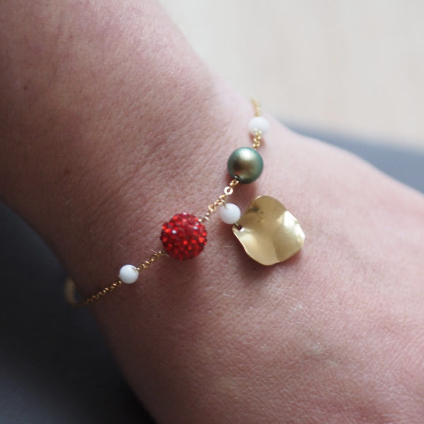 bracelet de noel avec des perles vert et rouge