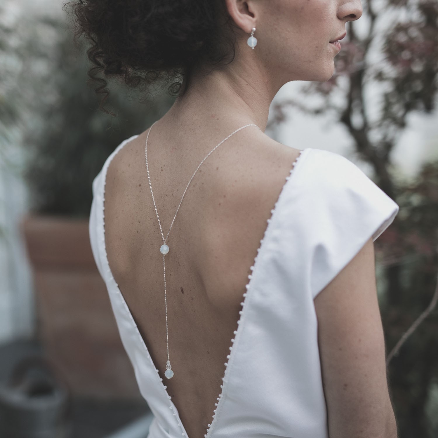Collier dos nu mariage sales