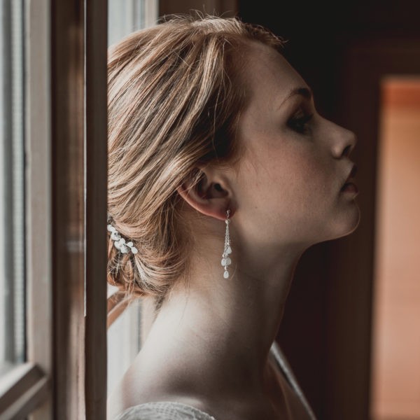 boucles d'oreille de mariée avec des petites gouttes