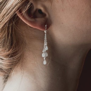 boucles d'oreille de mariée avec des petites gouttes