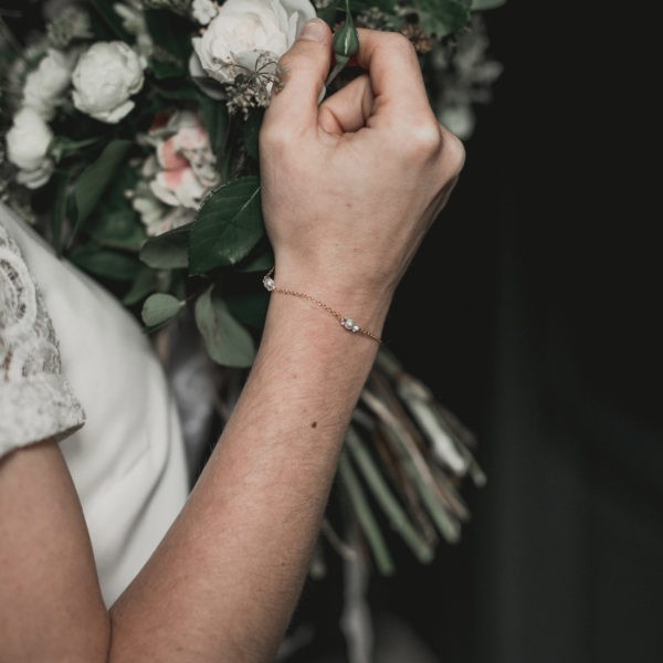 bracelet de mariage simple avec des petites perles, strass et cristal