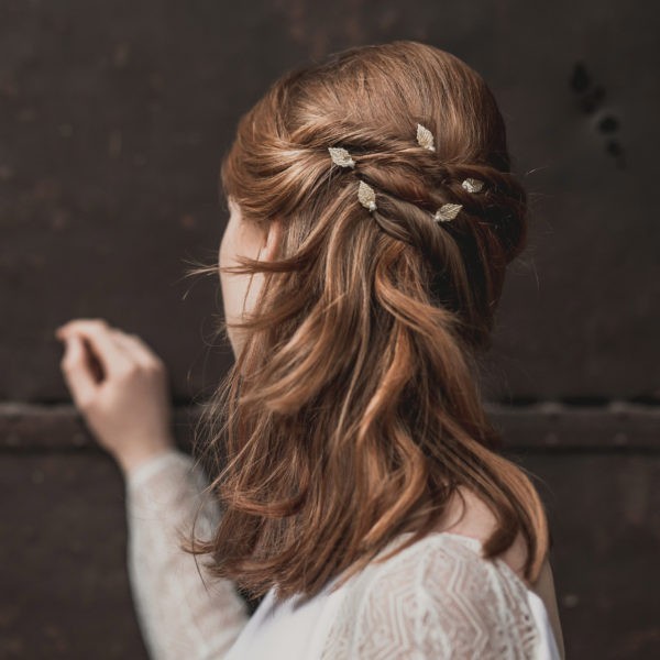 epingle à chignon de mariage avec feuille et perle